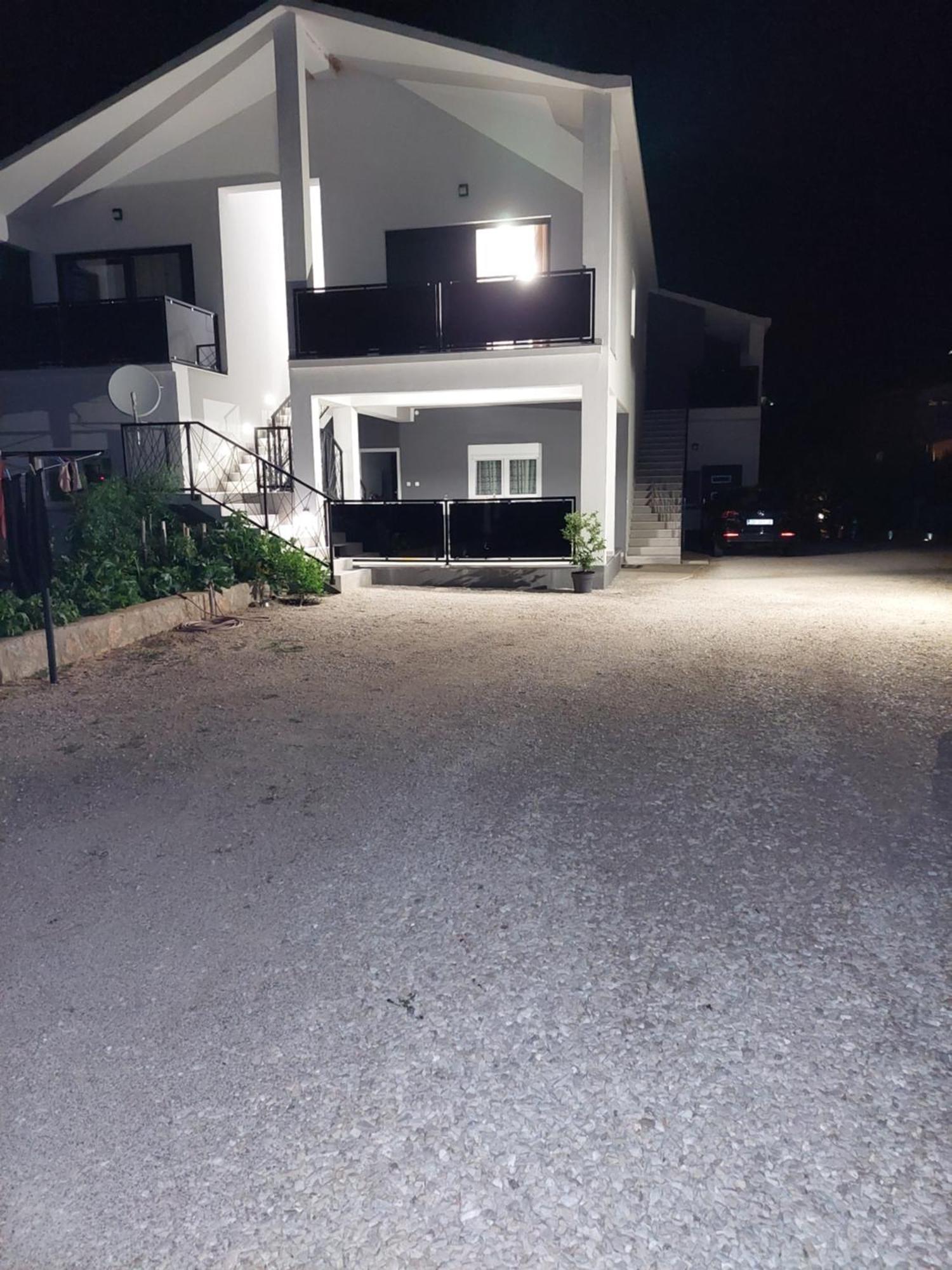 Apartmani Karla Paklenica Starigrad Paklenica Eksteriør billede