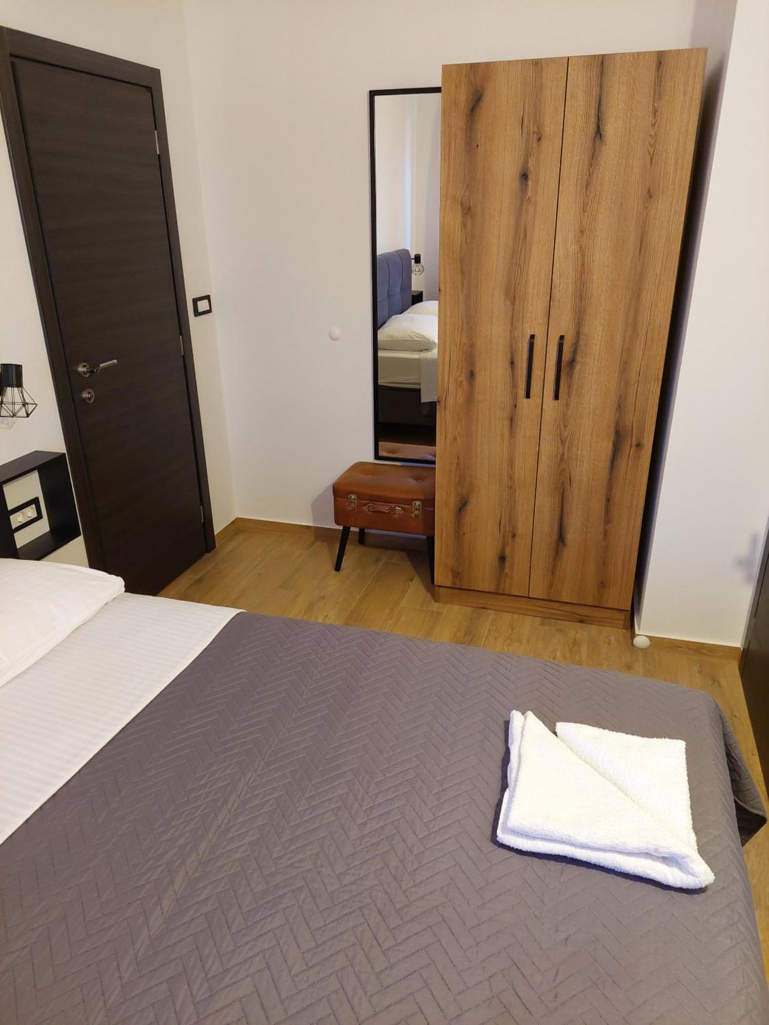 Apartmani Karla Paklenica Starigrad Paklenica Eksteriør billede