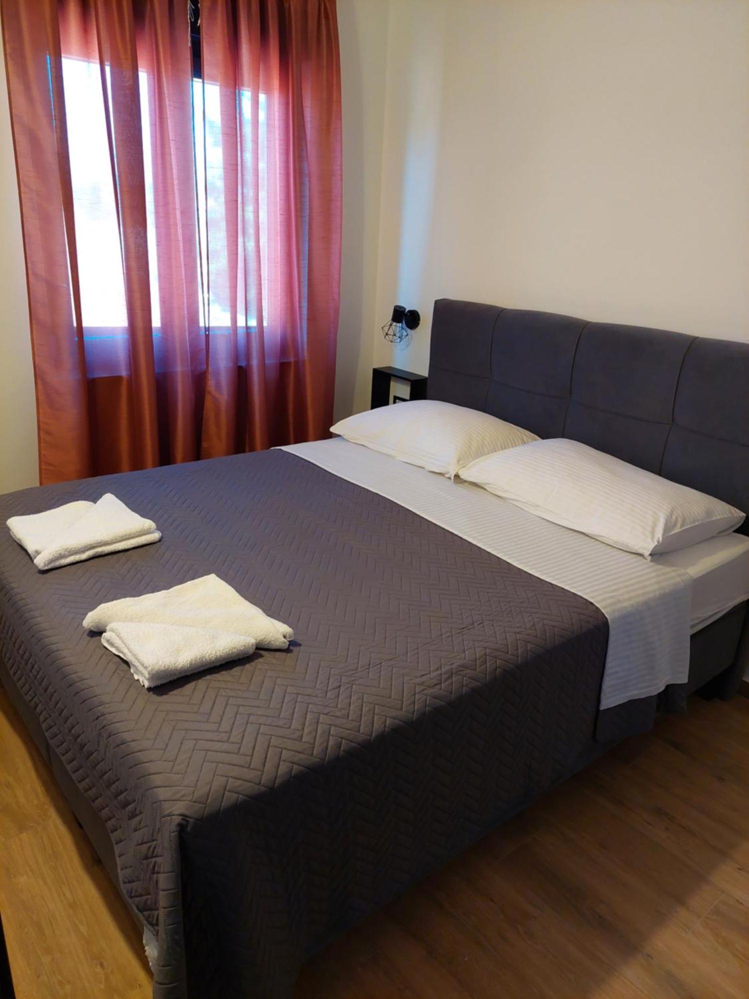 Apartmani Karla Paklenica Starigrad Paklenica Eksteriør billede