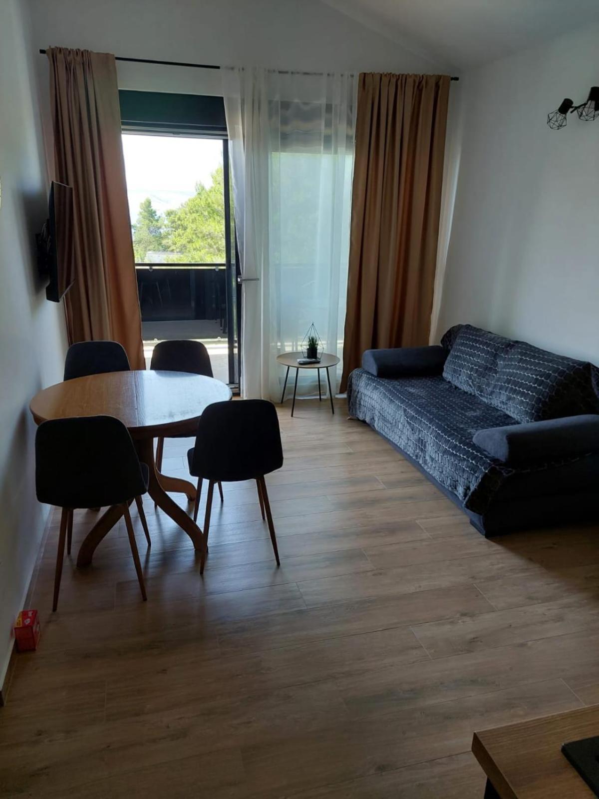 Apartmani Karla Paklenica Starigrad Paklenica Eksteriør billede