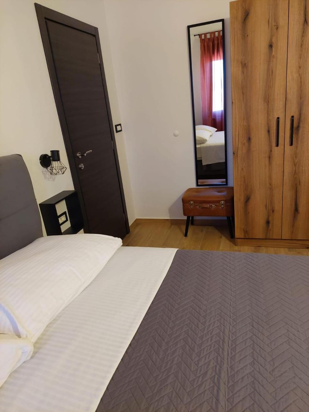 Apartmani Karla Paklenica Starigrad Paklenica Eksteriør billede